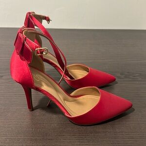 Red pumps